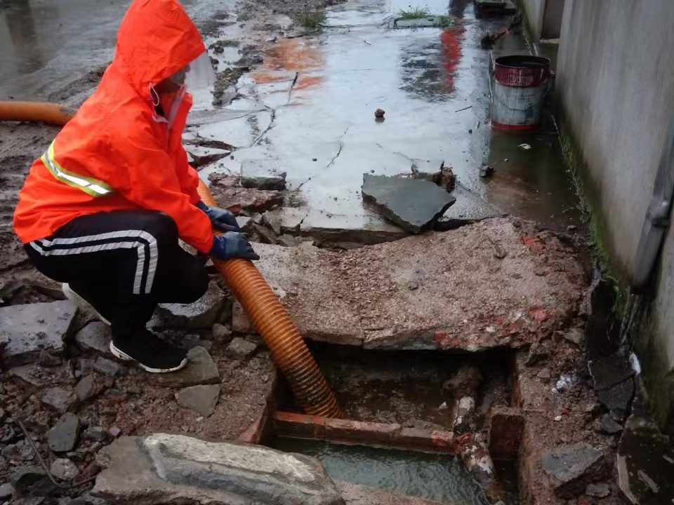 沅陵专业清理污水池 炜誉市政以规范流程守护城市 “肠道”