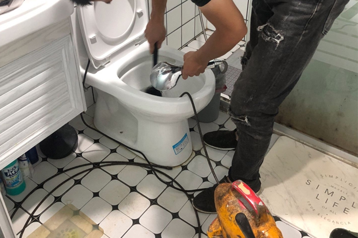 沅陵马桶堵塞自己疏通还是找师傅？专业上门服务让你省时更省心
