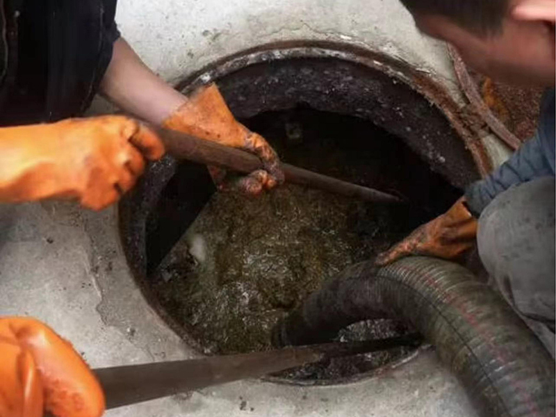 沅陵清理化粪池时如何避免沼气的危害？